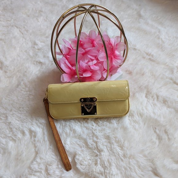 Louis Vuitton Handbags - RARE LOUIS VUITTON Vernis Pochette Lagoon Glasses Case in Perle/Yellow